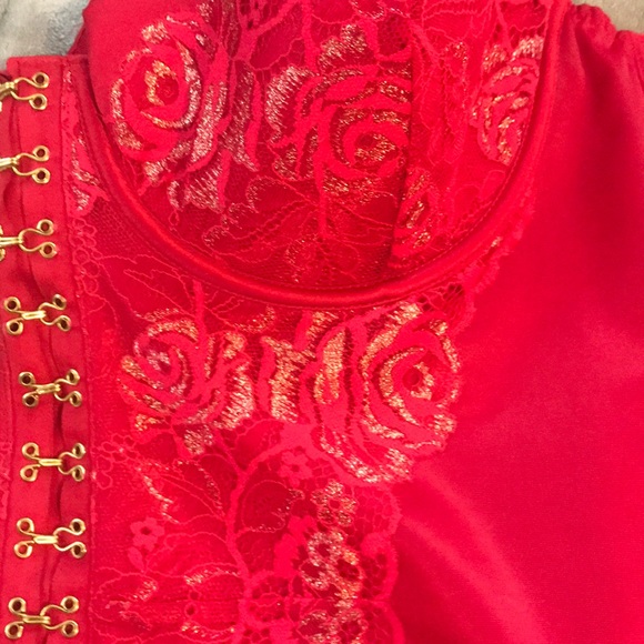 Corset - Picture 1 of 5